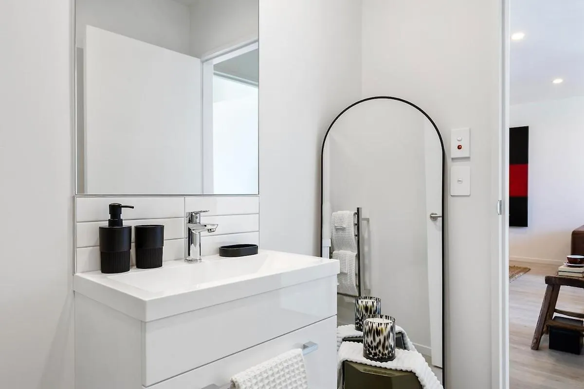 Serene Spaces On Tuam - 2 Bedroom Apartment Крайстчёрч 0*,  Новая Зеландия